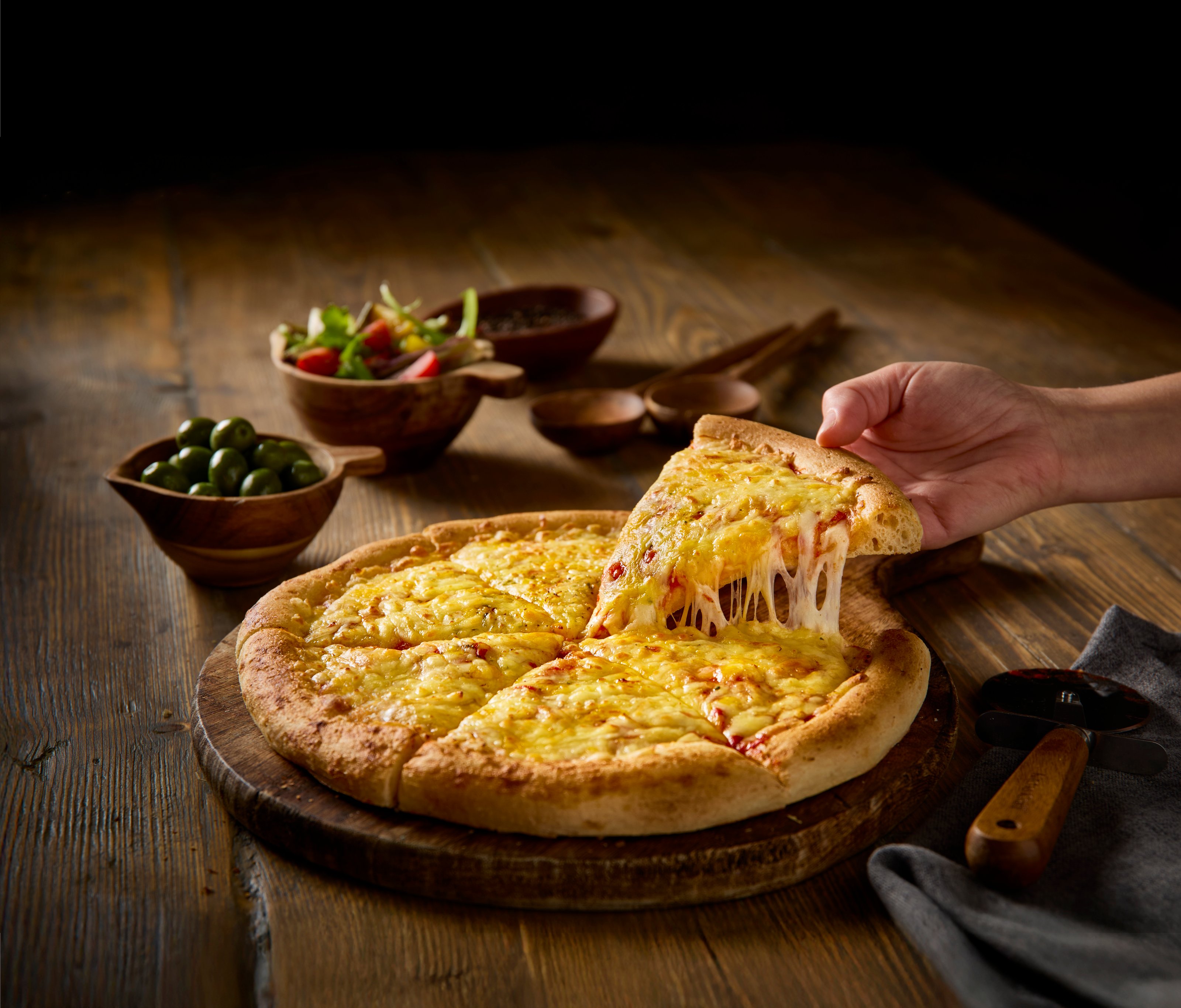 Goodfellas-2024_Deep-Pan_Cheesy_BP_400x400-min.jpg